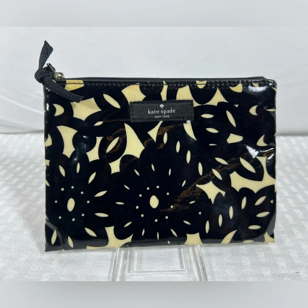 2069: Kate Spade Black & Cream Floral Print Zip Cosmetic Pouch